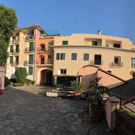 Monolocale Con Piscina E Campo Da Tennis - Liguria Holidays *